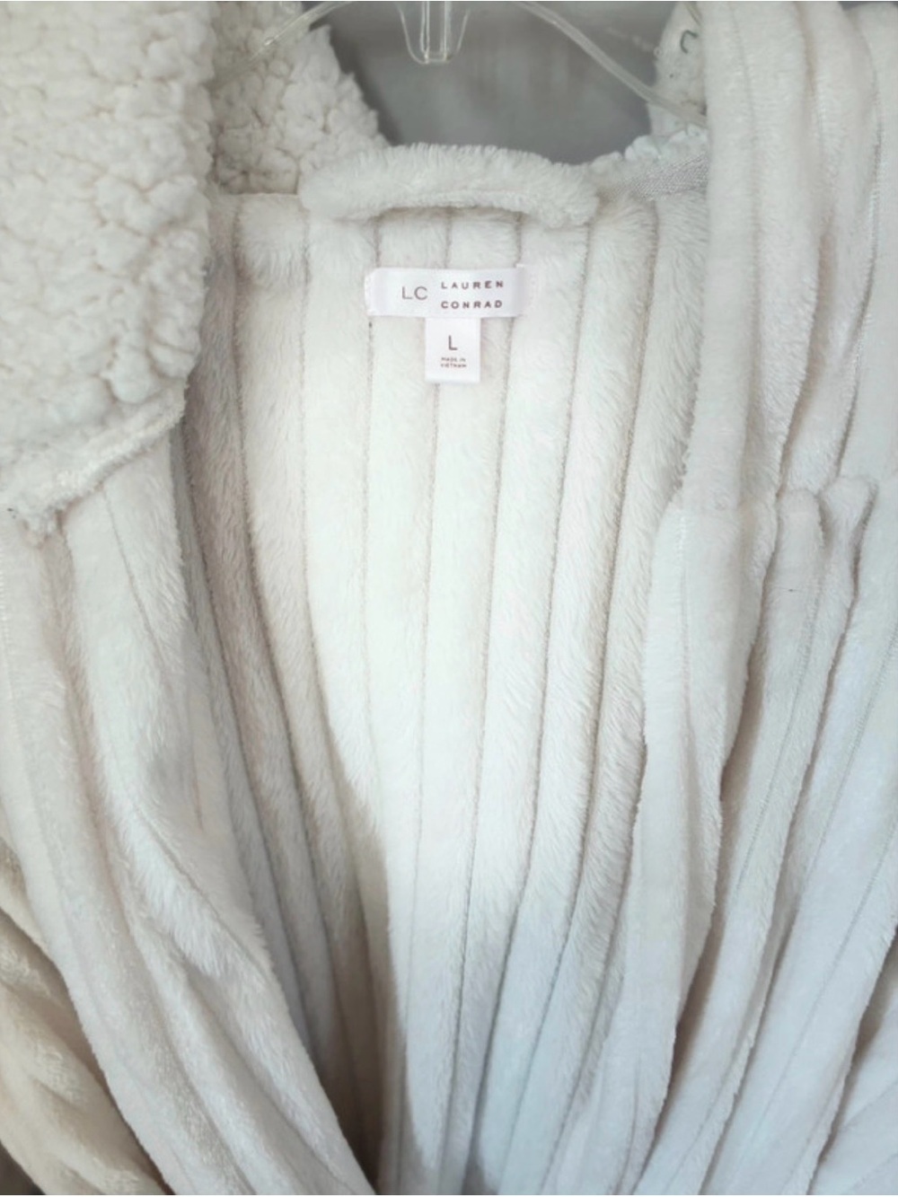 Women’s Plush White Ribbed Robe Jacket - Picture 3 of 4